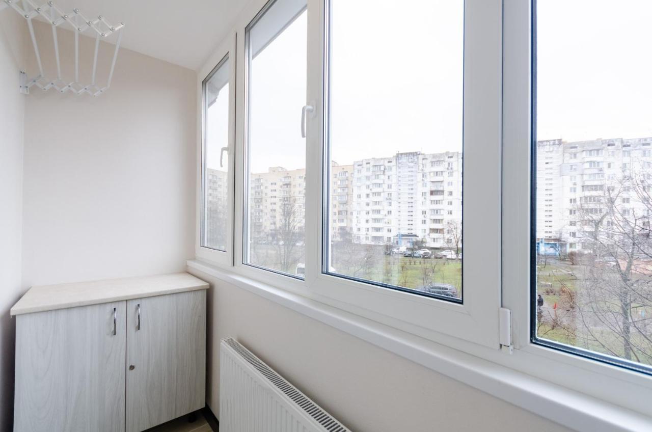Artal Apartment On Obolonsky Avenue 31 Kiev Exterior foto
